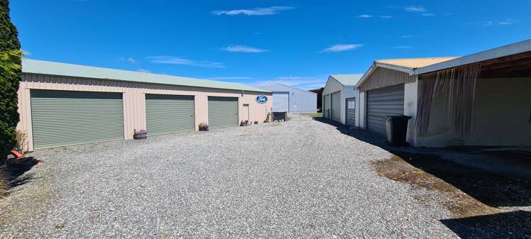 27 Mandeville Kingston Crossing Road Gore Surrounds_11