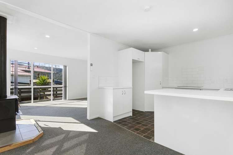 21 Newburn Grove Wainuiomata_6