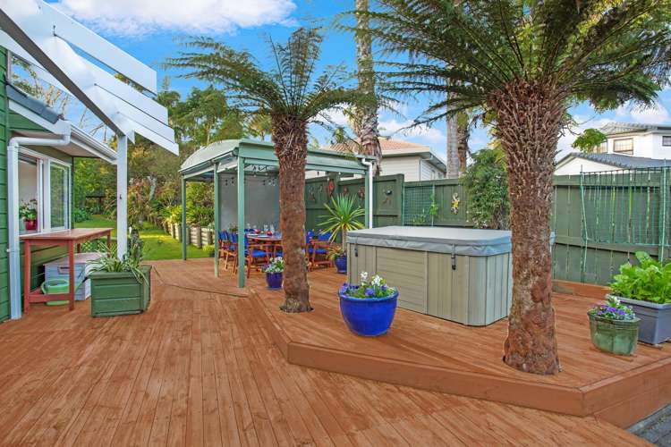 23 Pinewood Grove Botany Downs_19