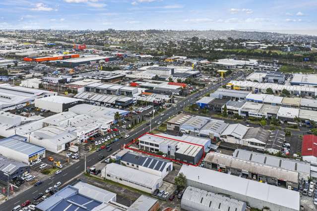 Prime freehold road‑front industrial