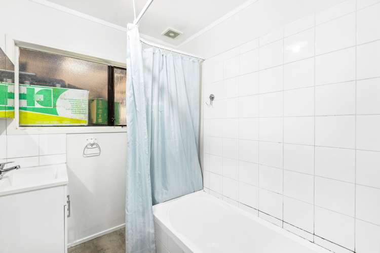 1/296a Triangle Road Massey_13