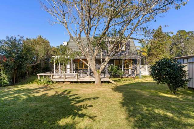 Charming Rustic Retreat Backing onto Park Reserve
