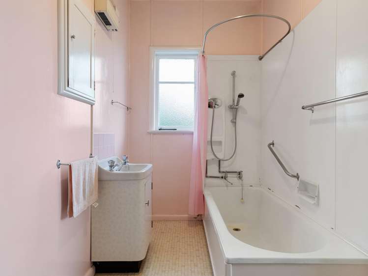 93 MacFarlane Street Hamilton East_11