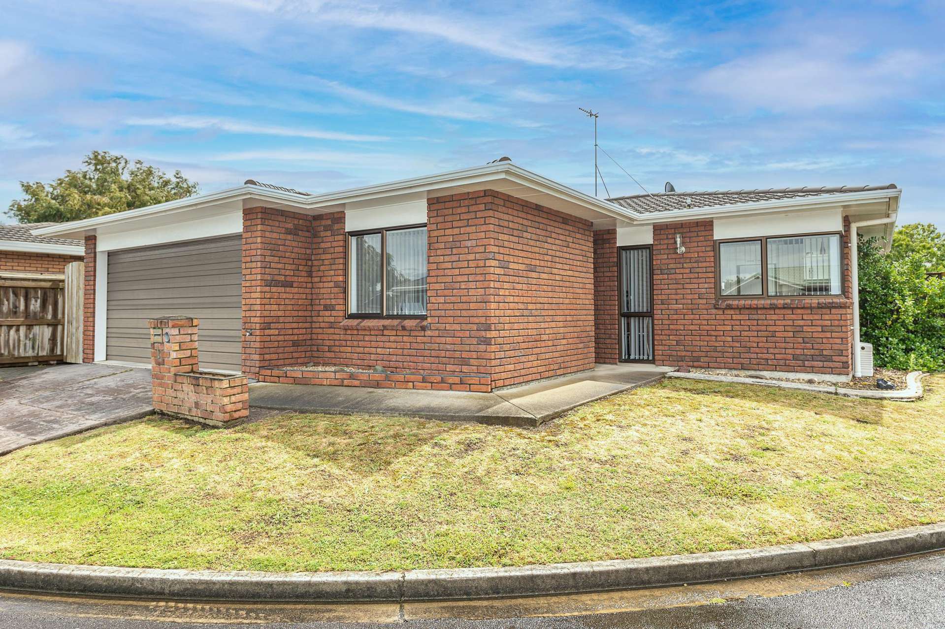 1 Loader Place Tawhero_0