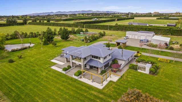 437sqm of house, 300sqm of sheds on six hectares