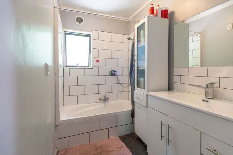 79 Montreal Road Toi Toi_7