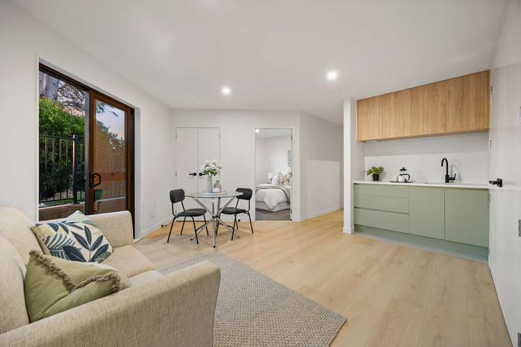 8/41 Seaside Avenue Waterview_16