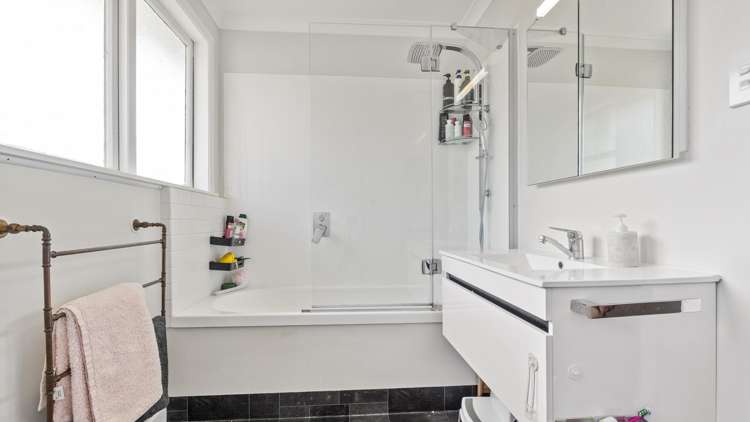 4 Sequoia Place Maoribank_13