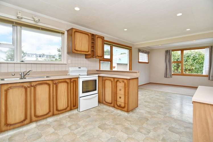 77 Cutts Road Russley_10