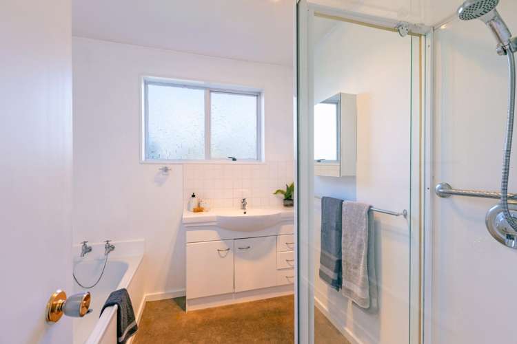 42b Delaware Crescent Russley_9