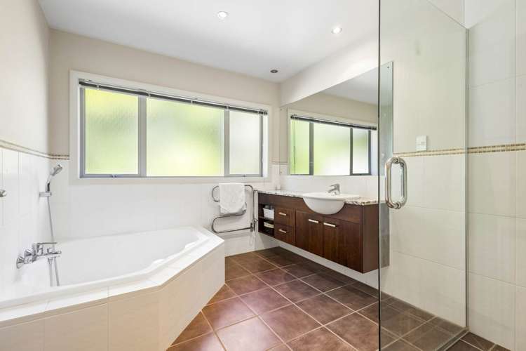 664 Redoubt Road Flat Bush_22