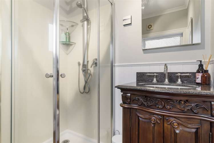 6 Hayr Road Three Kings_8