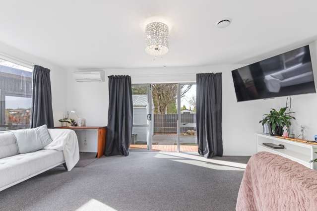 2/11 Farnborough Street Aranui_1