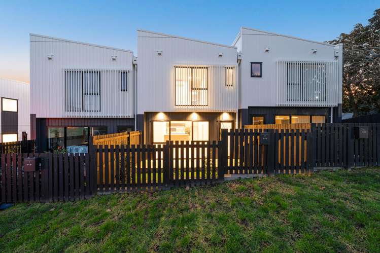 2/16 Handley Avenue_0