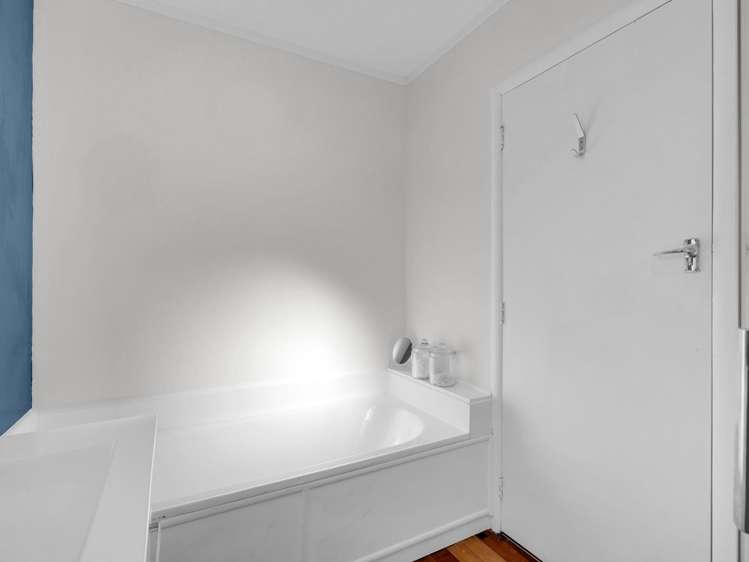 77 Houchens Road Glenview_13