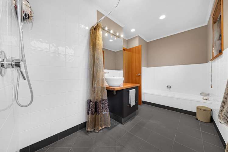 11 Bradbury Road Botany Downs_14