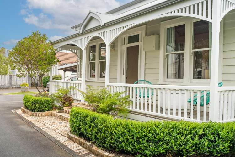 536 Grey Street Hamilton East_24