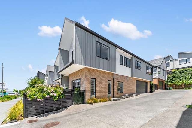 Freehold Title, High-Spec, Side-By-Side Garaging