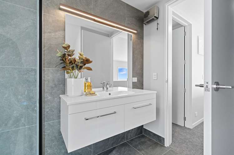 Units 1- 4/89 Jerrold Street North Addington_18