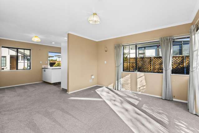 2/2A Spriggs Crescent Greenmeadows_3