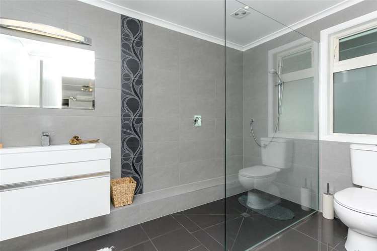 11/5a Baring Terrace Strandon_16