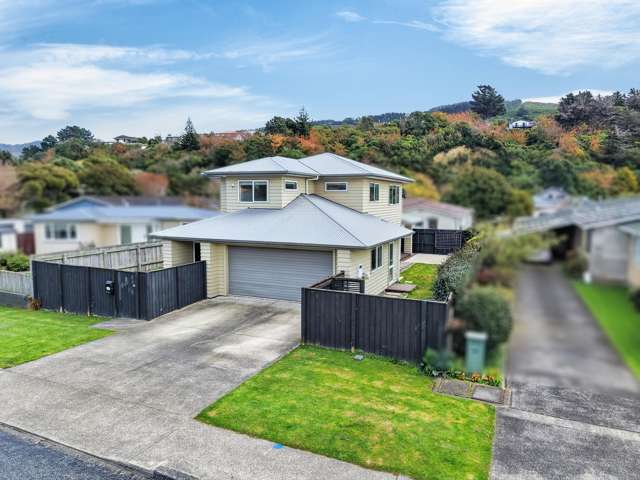 Modern Family Living in a Great Tawa Location
