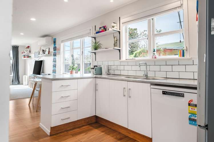 9 Richan Street Glenview_5