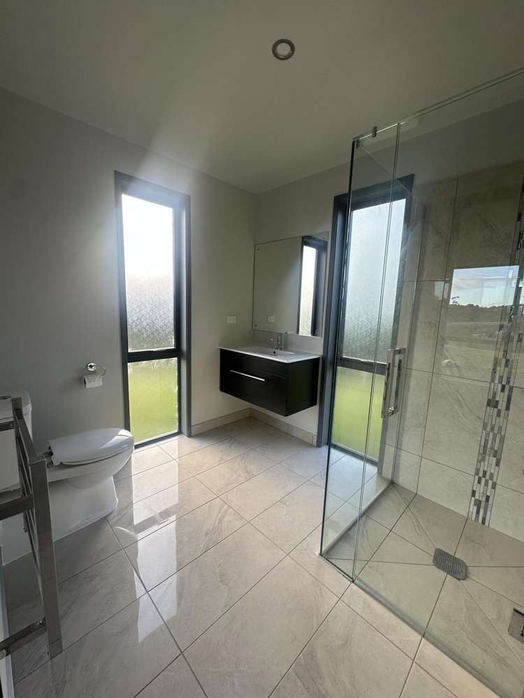 2 Little Paddock Hokitika_12