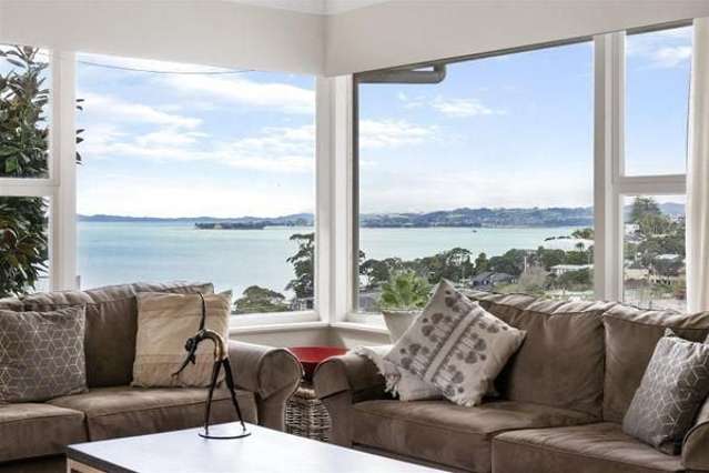 5 Colmar Road Mellons Bay_2