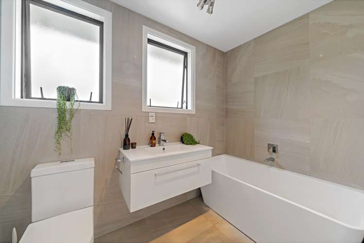 1/18 Gossamer Drive Pakuranga Heights_34