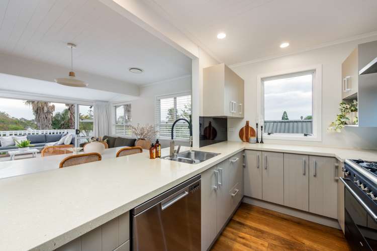 29 Cliff Road Torbay_9