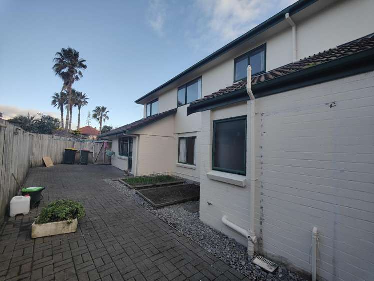 8 Auden Close 2369_20