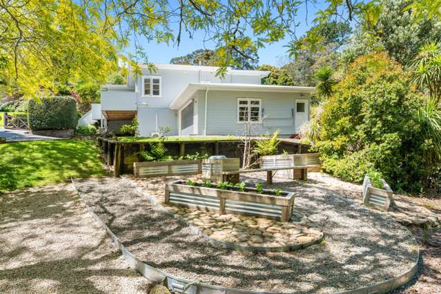 Storybook bungalow on 2,000sqm - modern potential