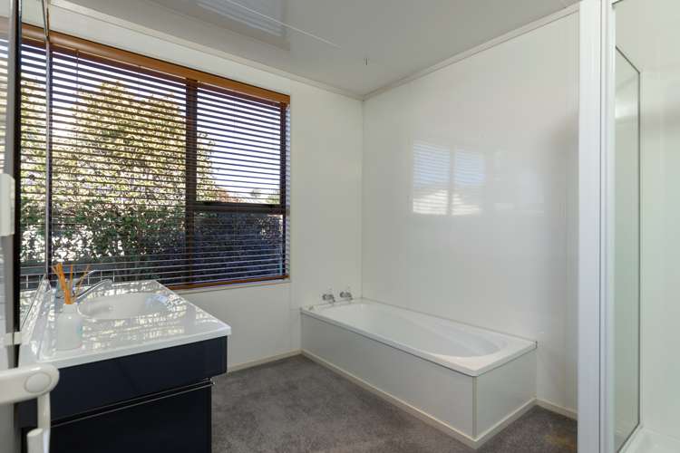 5a Scotston Grove Witherlea_13