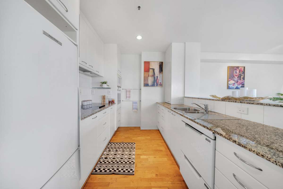 8B/8 Howe Street_5