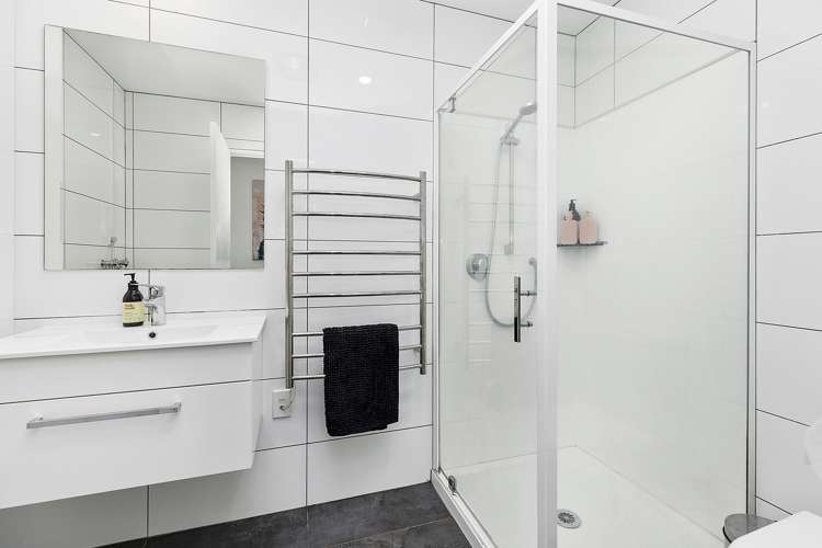 27 Akaroa Drive Maupuia_12