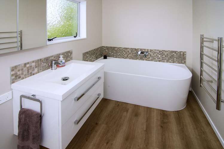 9 Alton Grove Masterton_12