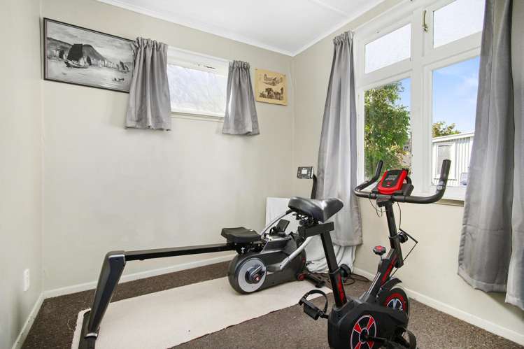 16 Riddlers Crescent Petone_9