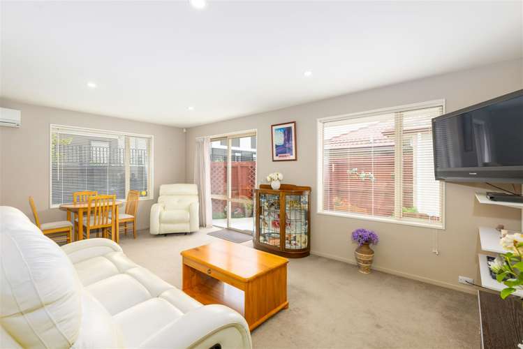 2/19 Orontes Street Shirley_5