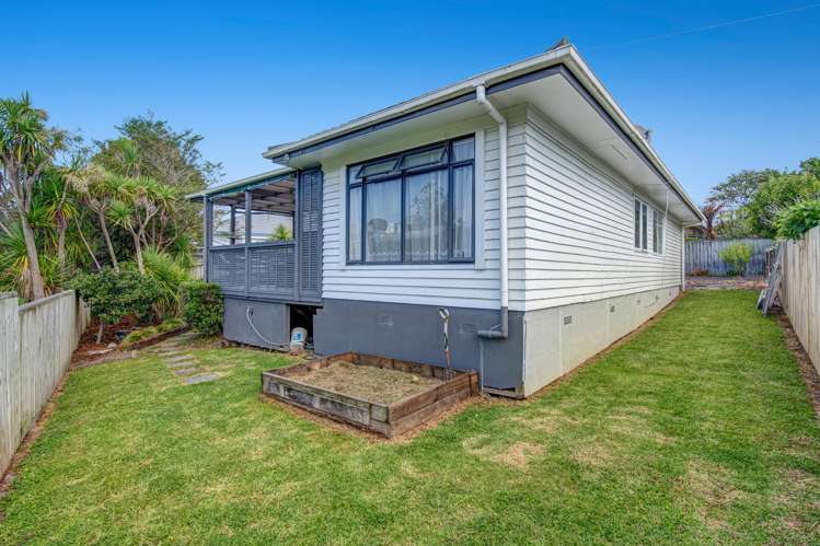 8C Langton Road Stanmore Bay_16