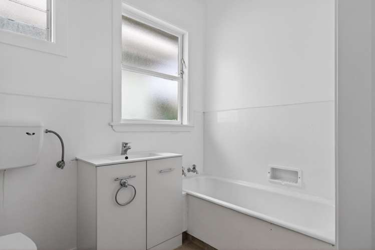 51 Douglas Street Okitu_14