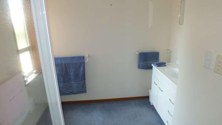 82 Pages Road Allenton_9