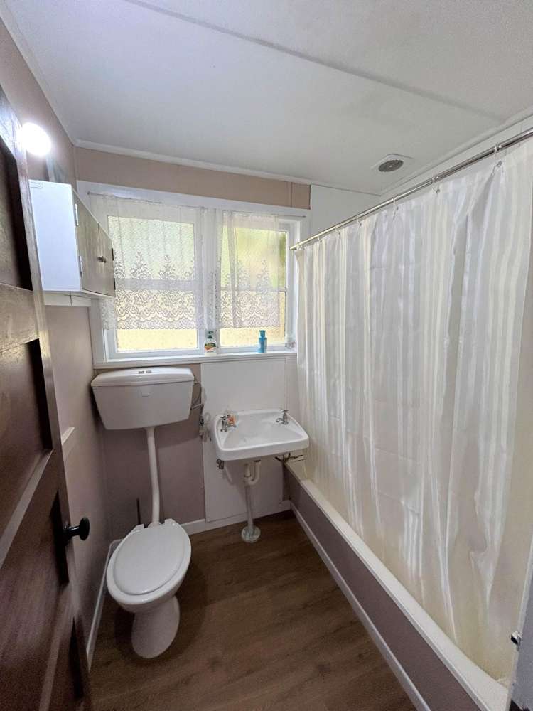 8 Churches Avenue Mt Roskill_5