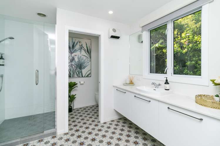132 Attwood Road Paremoremo_14