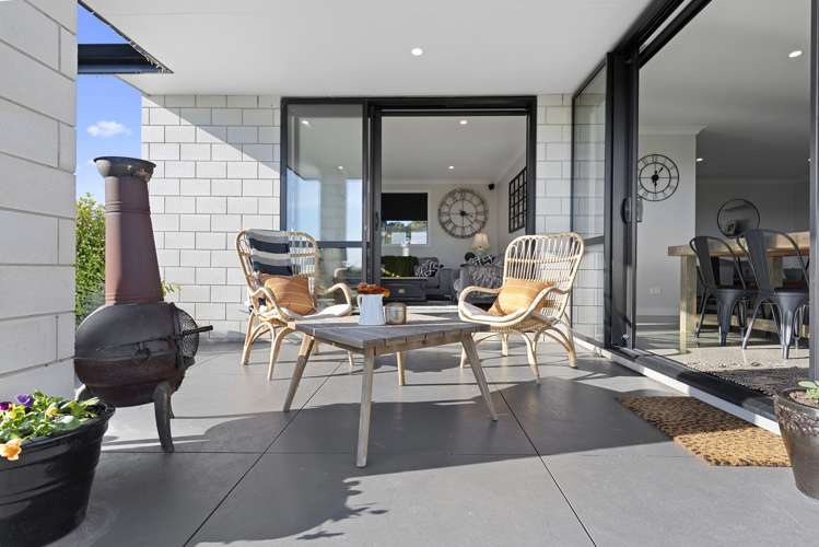 213 Ballintoy Park Drive Welcome Bay_11