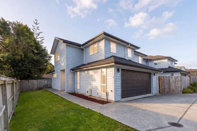 2 Master Suites Double Garage 391m² Freehold
