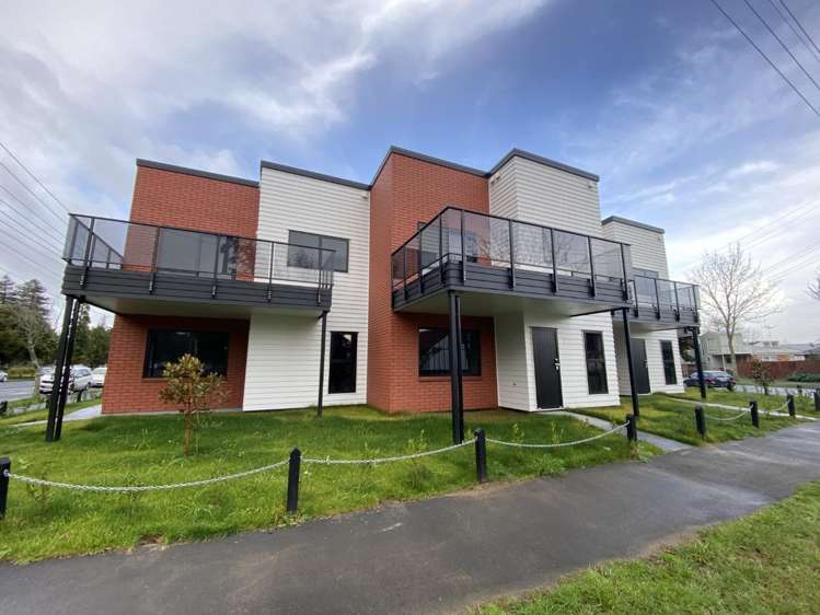 2/169 Knighton Road Hillcrest_0