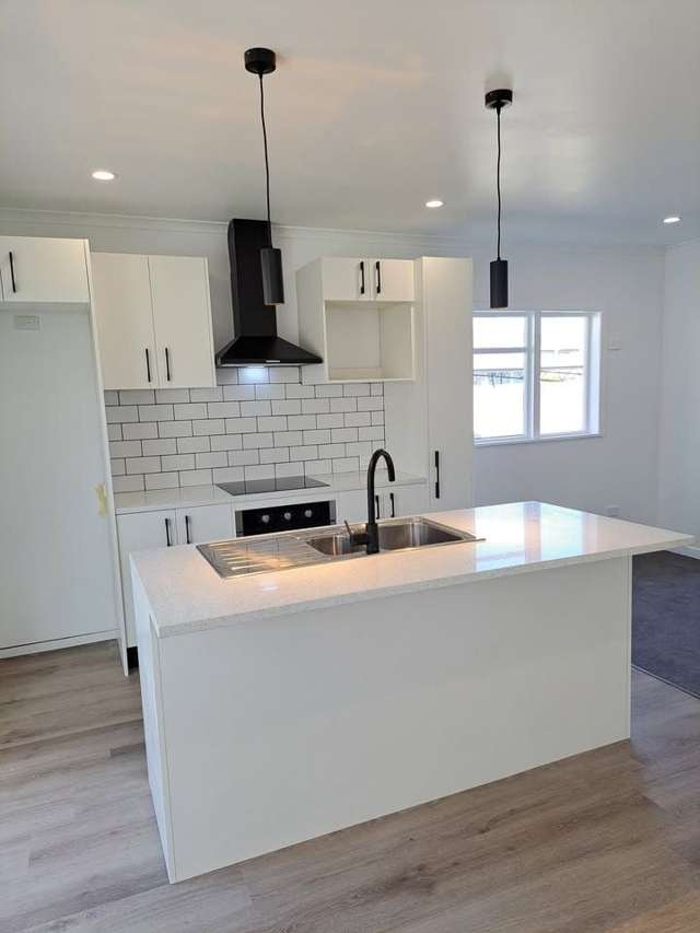 Stunning Rennovated 2 Bedroom Home