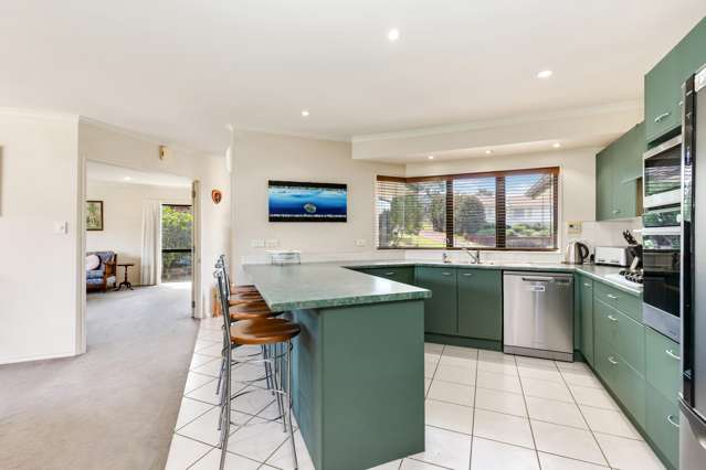 37 Stewart Gibson Place Manurewa_1