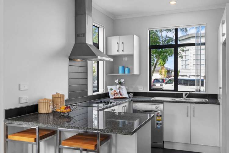 8 Bushpark Place Flat Bush_10